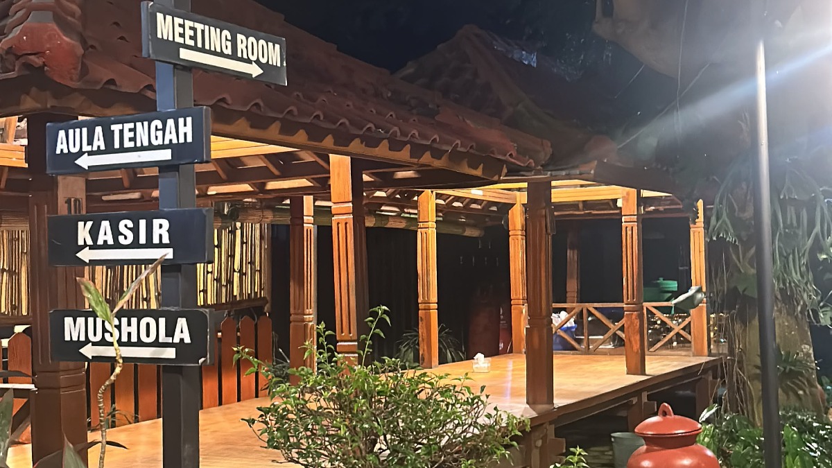 Outlet      Lesehan Loang Baloq